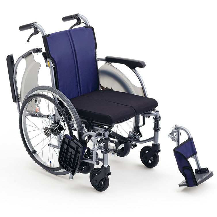 非課税】在宅向き超軽量コンパクト自走用車椅子 CRT-3Lo B 立ち上がり