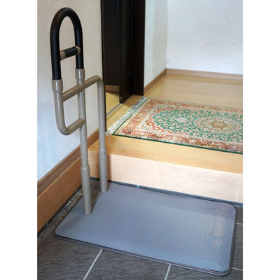 立ち上がり補助手すり U-ケアe 保護マット玄関用タイプの説明