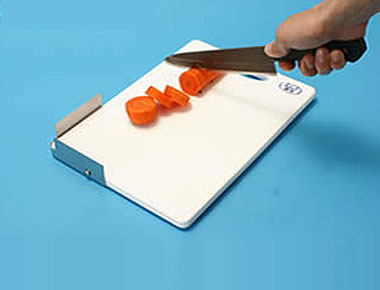 ワンハンド調理板2 K20210 片手で調理可能なまな板の説明