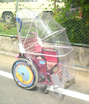 車椅子アンブレラ 雨の日、風の日も快適にお出かけ！車いす用の傘