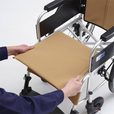 抗菌シート介助用車椅子 STR-2の説明