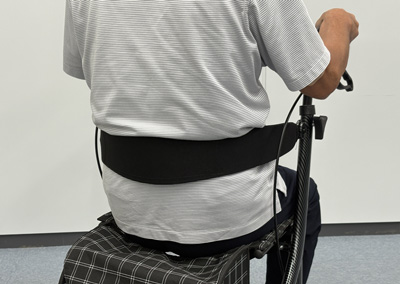 腰を優しく包む、座りやすい背もたれ