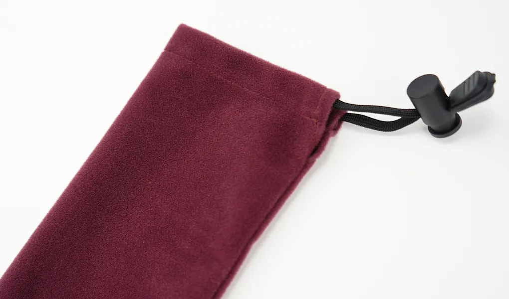 シンプルな専用ポーチ