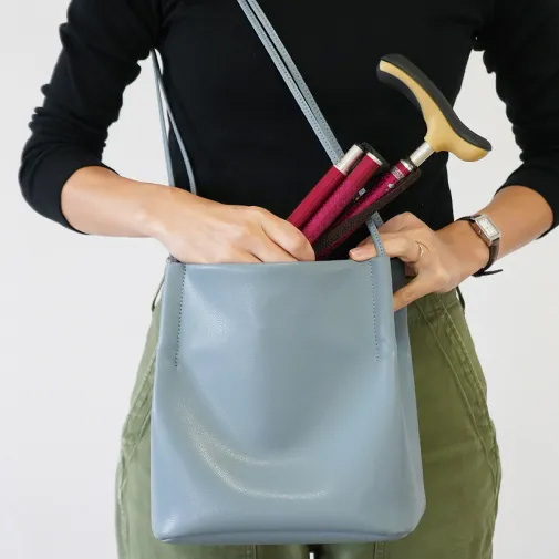 触り心地の良い鹿革グリップ