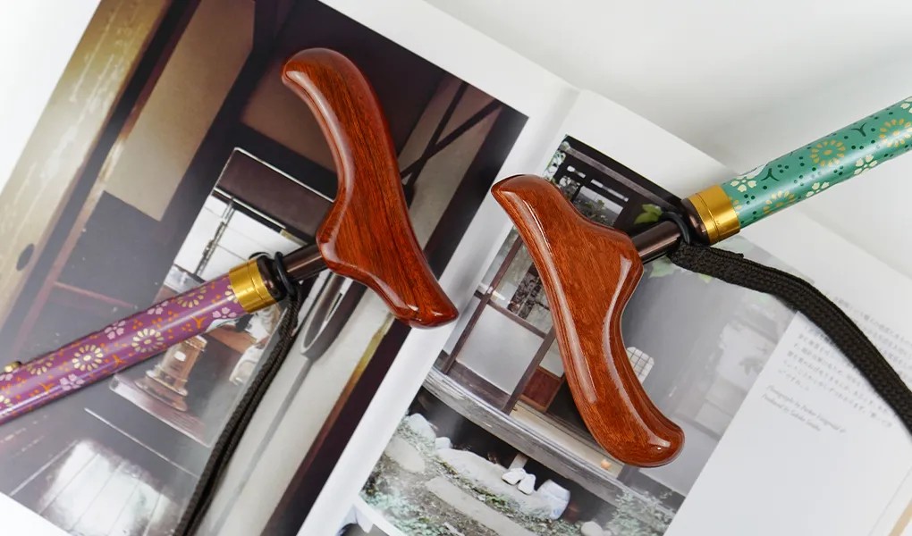 無垢の花梨材グリップ