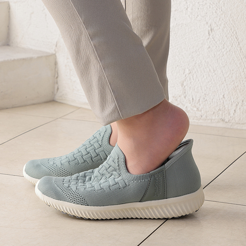 IN-SPA(インスパ) WG70 楽に履けるストレッチニットスニーカー 3E～5E 両足販売 屋外の説明