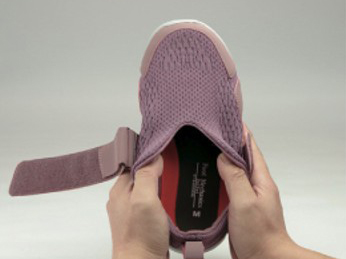 屋外用介護靴 SaiSai ストレッチニットシューズW750 外反母趾･むくみ対策 マリアンヌ ケアシューズ 両足販売の説明