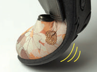 屋外用介護靴 SaiSai フラワープリントW941 外反母趾･むくみ対策 マリアンヌ ケアシューズ 両足販売の説明