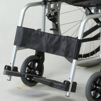 【非課税】アルミ製 自走式車イス WE-K1 ノーパンクタイヤ スタンダードモデル 施設向きの説明