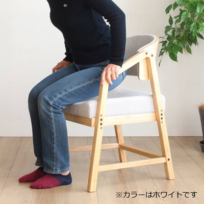 シニアに優しい木製チェア RSP-DC1(BR/NA) 立ち上がりサポートの説明