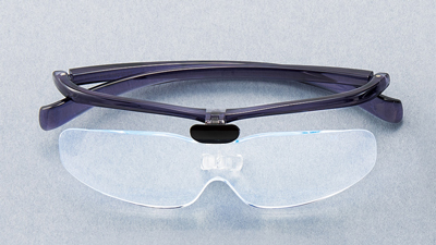 老眼鏡 クラフトルーペ1.6倍&2.0倍 クロバーのカラー（色）スモーキーグレー